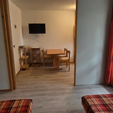 Divisible Avec Terrasse, Proche Centre Et Pistes - Fr-1-181-2541
